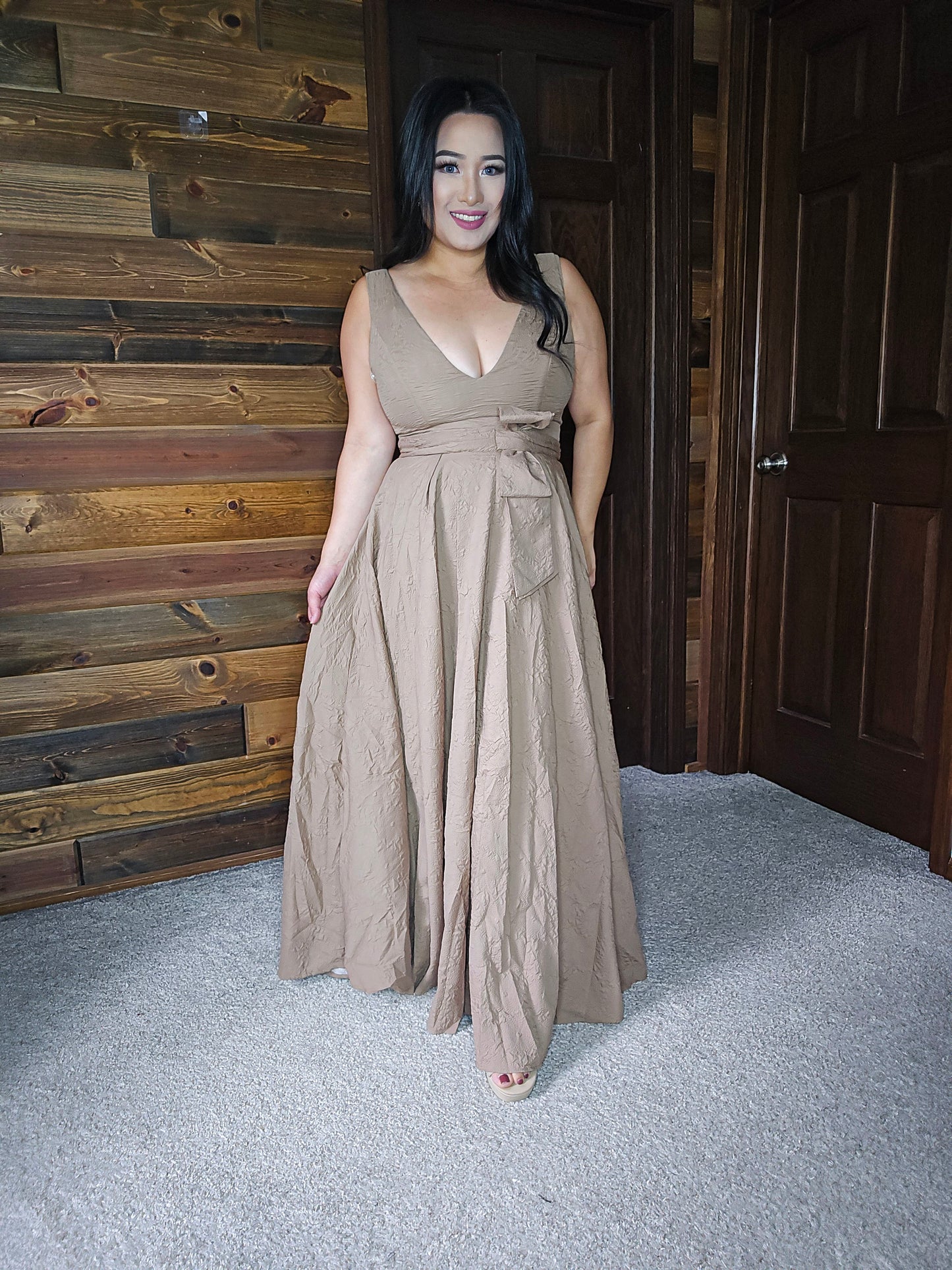 D750 - Premium V-Neck Waist Ribbon Flared Maxi Dress (MOCHA)
