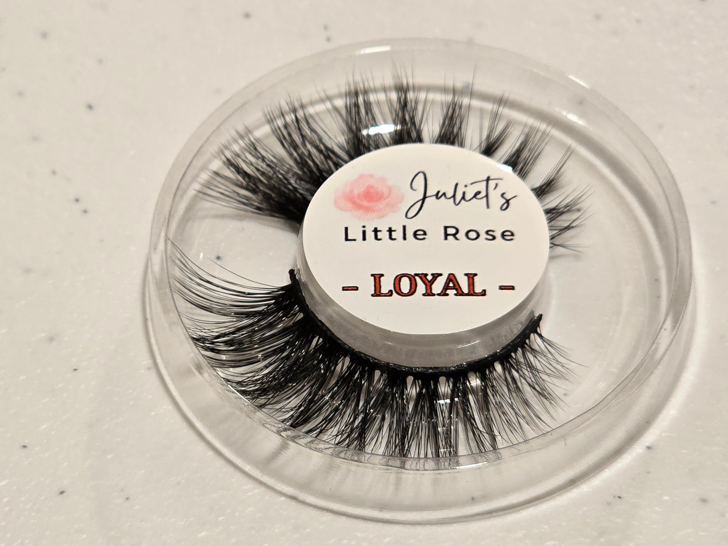 E02 - LOYAL Eyelashes