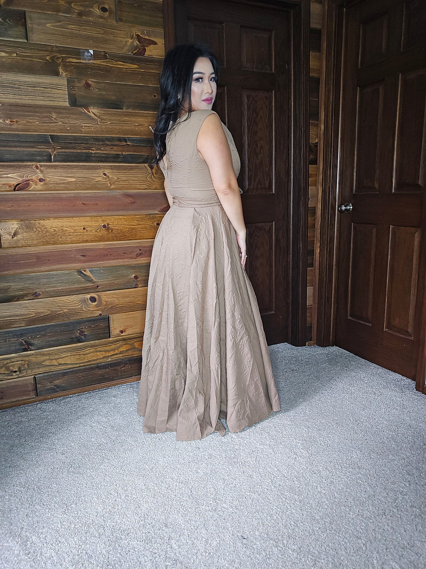 D750 - Premium V-Neck Waist Ribbon Flared Maxi Dress (MOCHA)