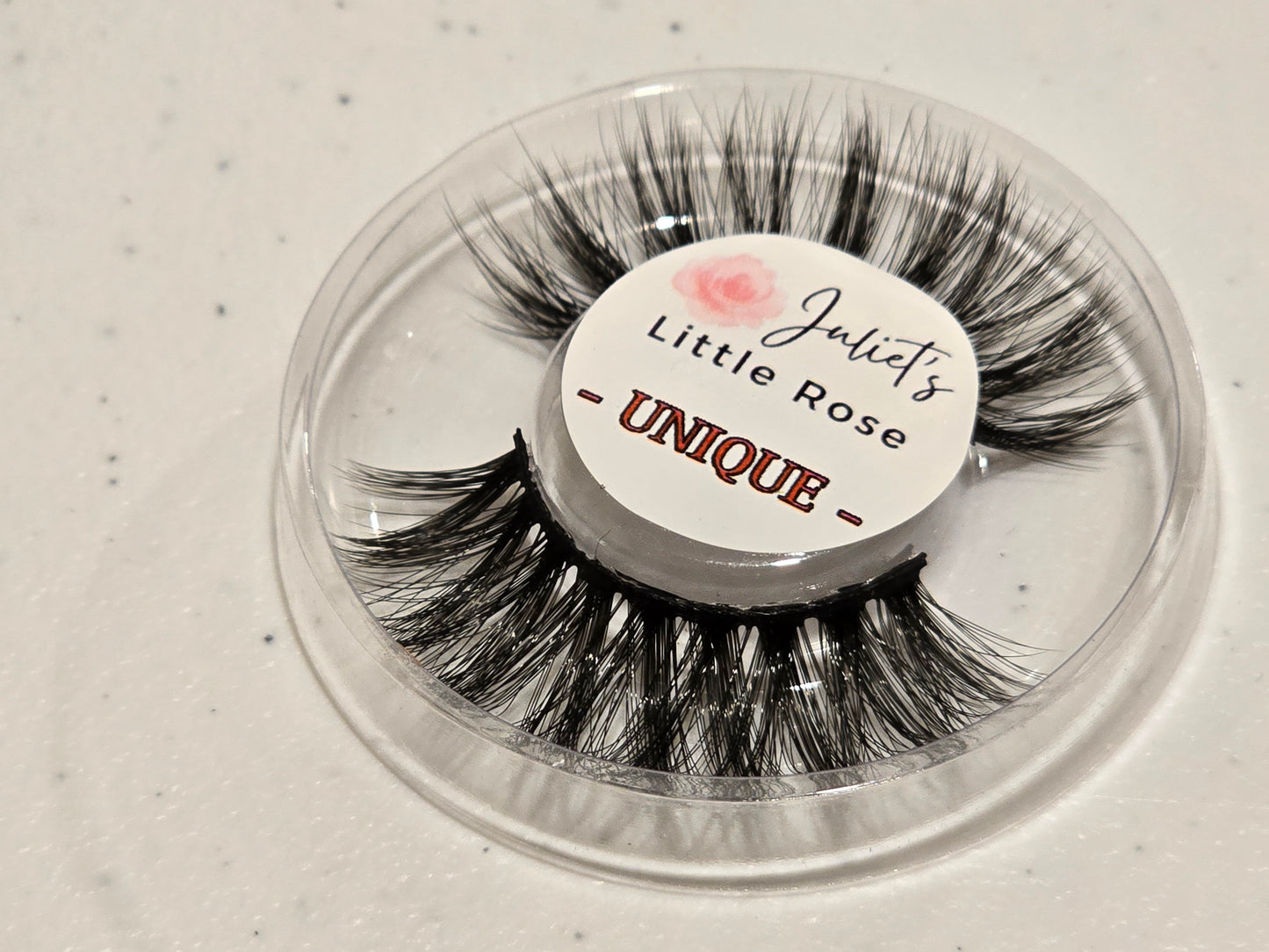 E03 - UNIQUE Eyelashes